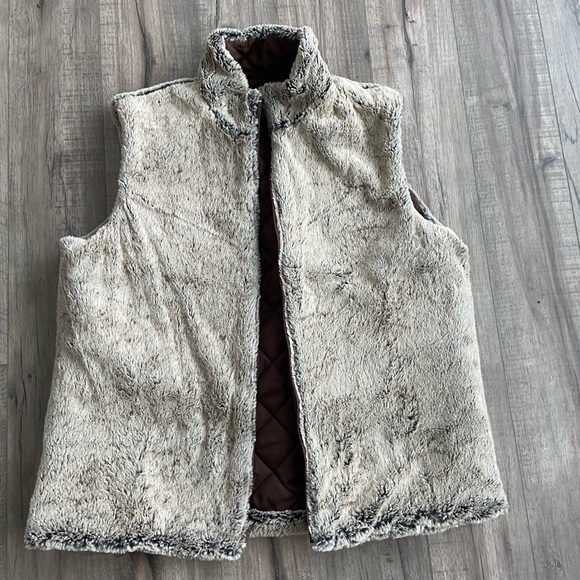 Women’s convertible faux fur vest - Large - Picture 2 of 5